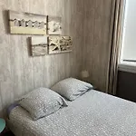 Apartment 100 M De La *