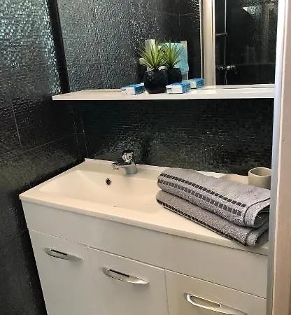 100 M De La Apartman